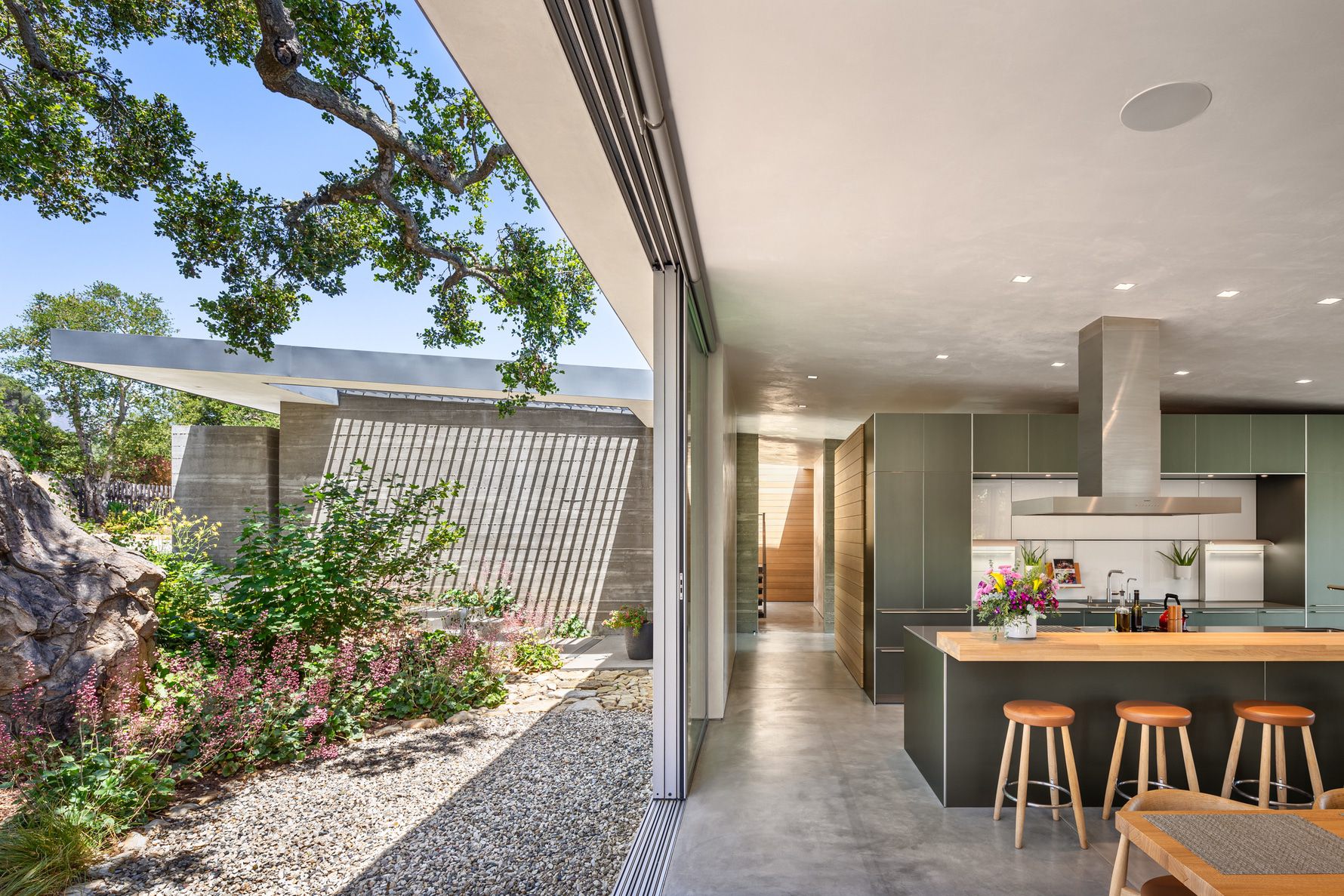 Santa-Barbara-Foothills-Residence-Modern-Indoor-Outdoor-Kitchen