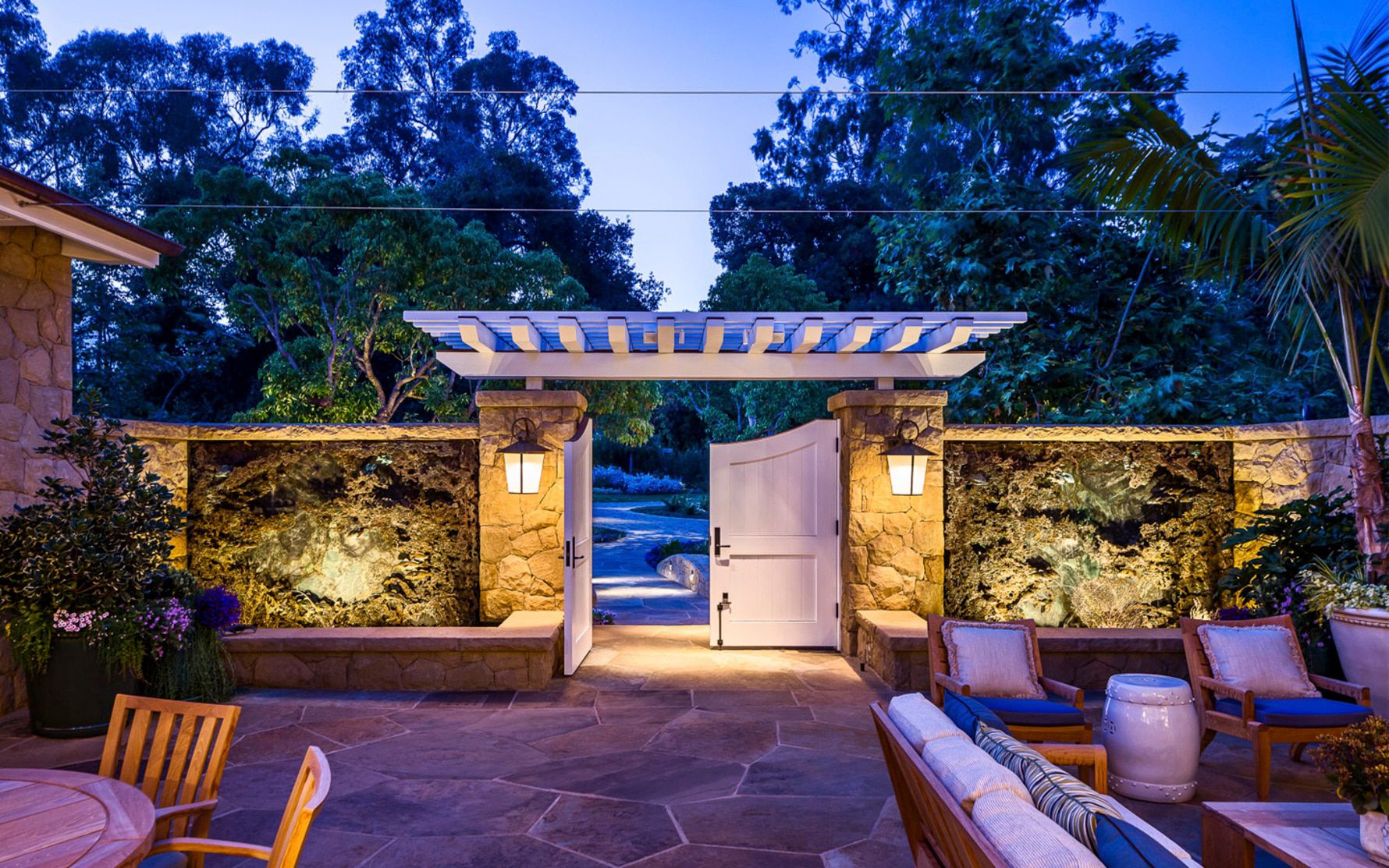 Santa-Barbara-Beach-Residence-Entryway-Trellis