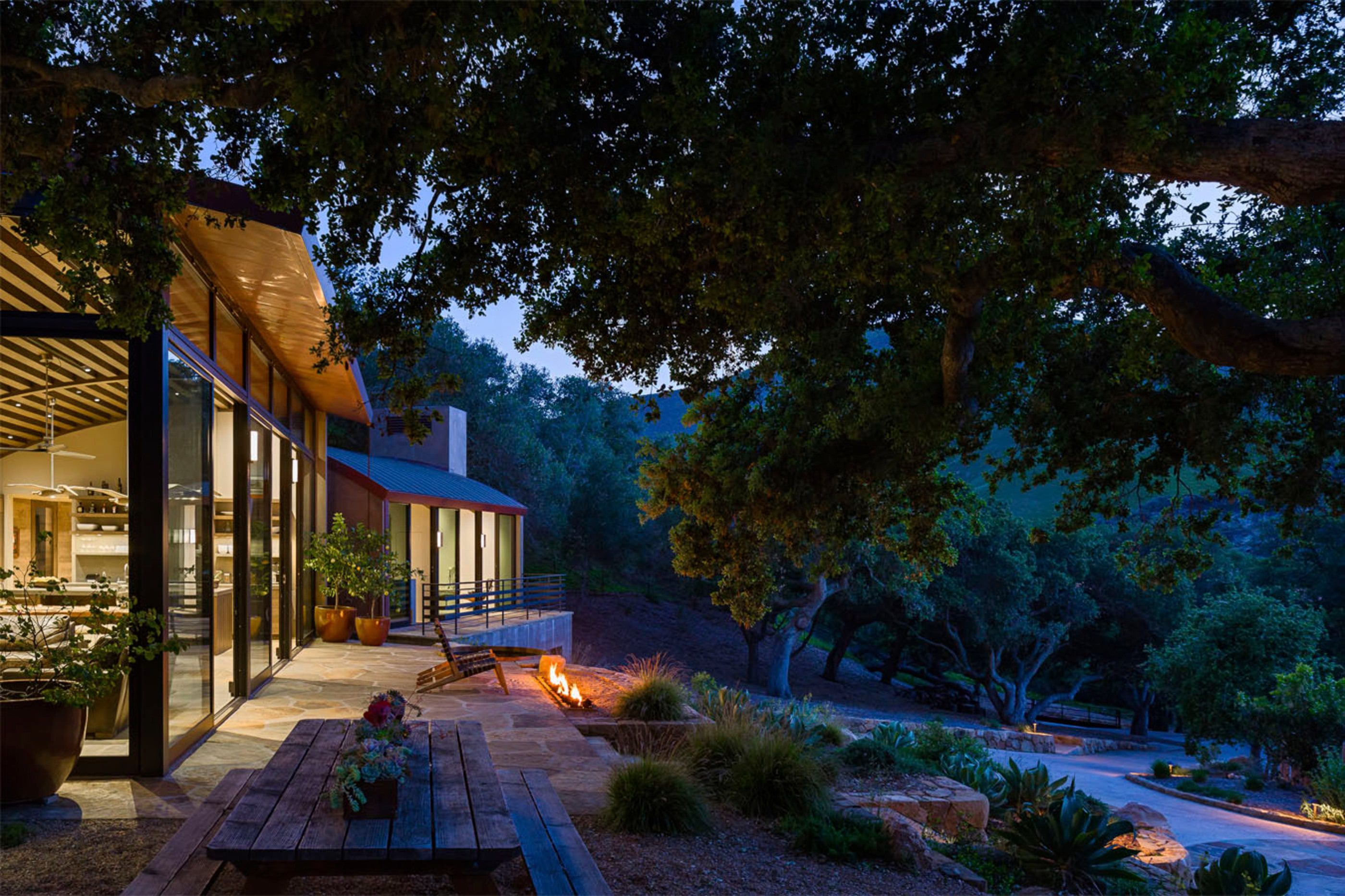 Ricon-Ranch-Outdoor-Living-Space-Stone-Walls