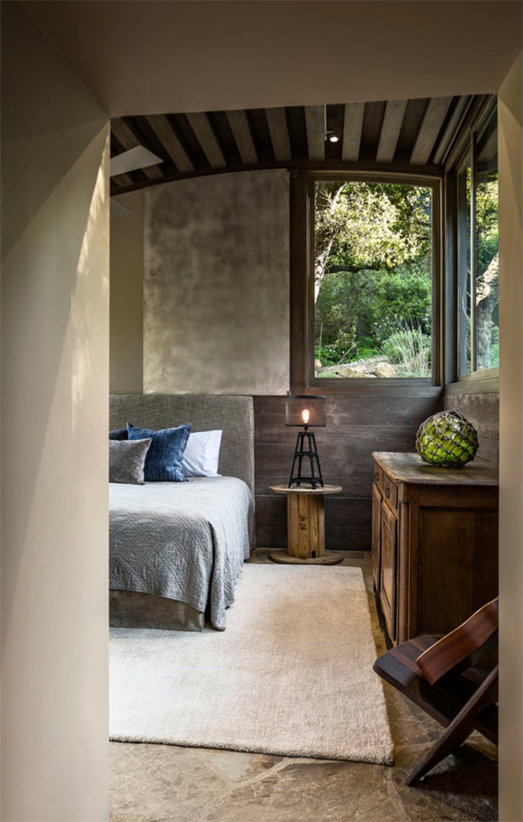 Ricon-Ranch-Bedroom-Wood-Beam-Ceiling