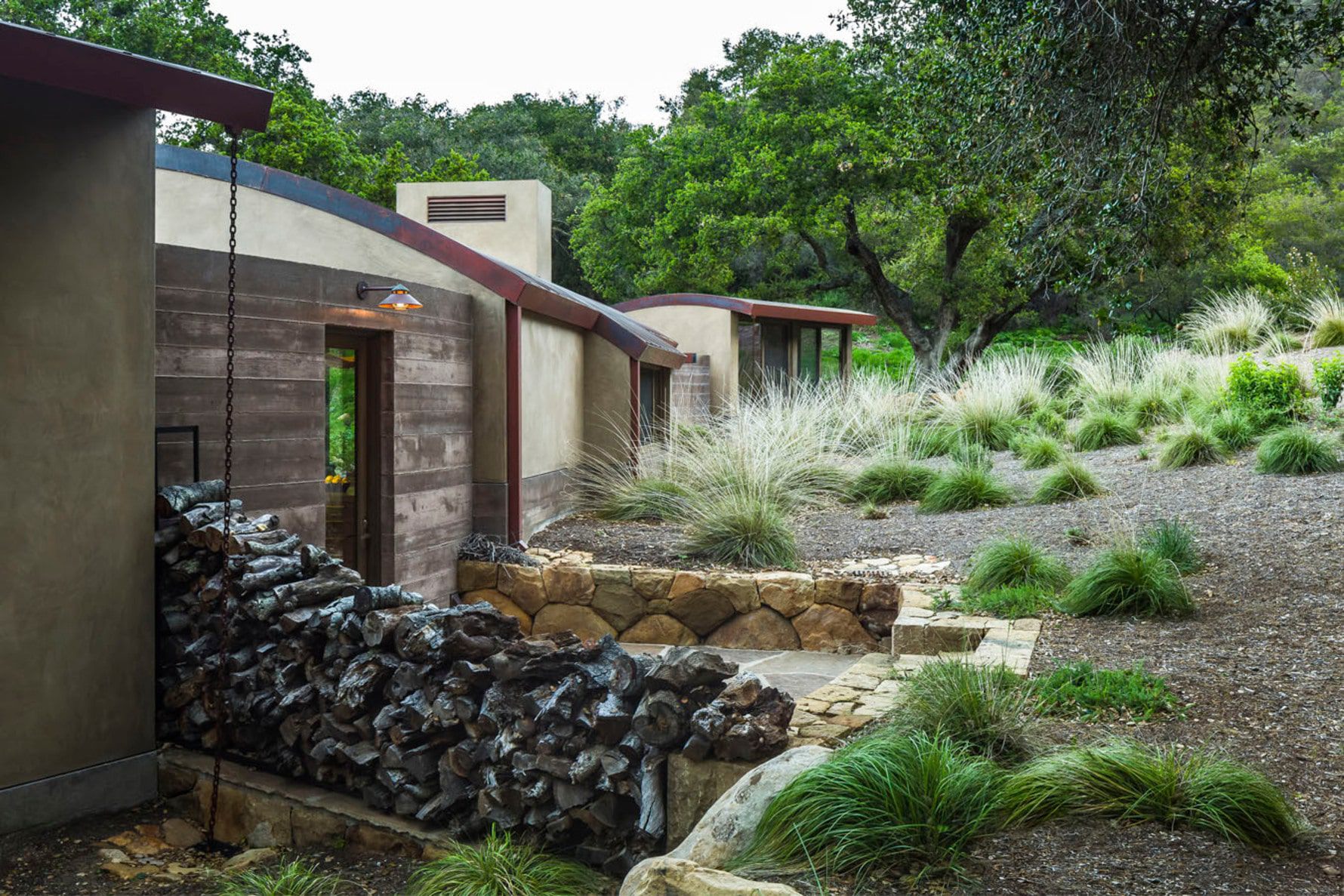 Ricon-Ranch-Board-Form-Concrete-Wall-Integrally-Colored-Plaster-Walls