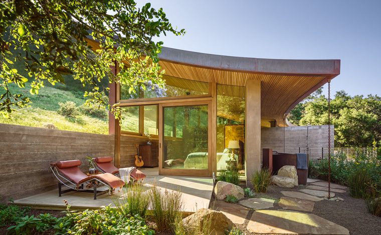 Central-Coast-Guest-House-and-Studio-Guesthouse-Board-Form-Concrete-Wall