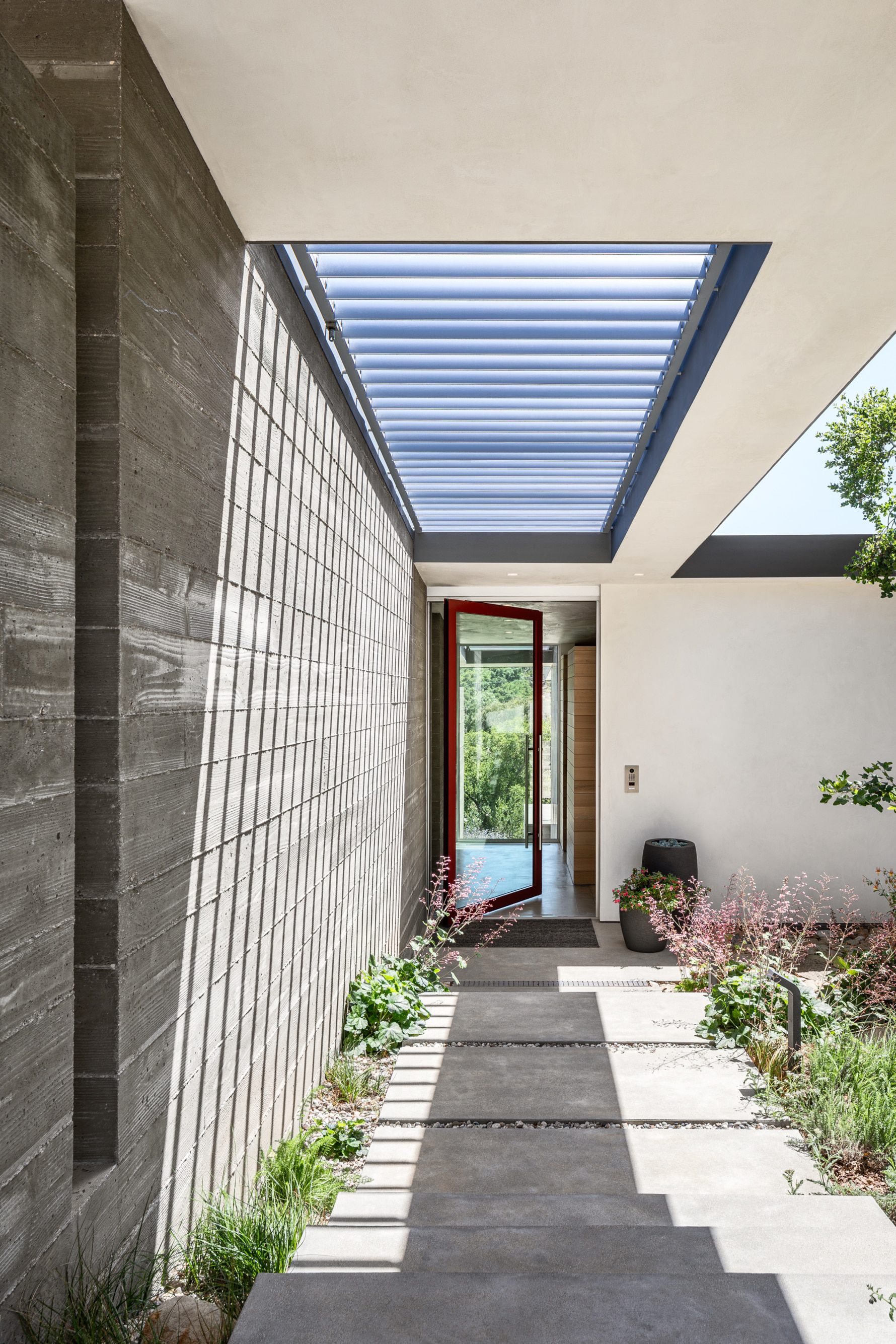 Santa-Barbara-Foothills-Residence-Entry-Exterior