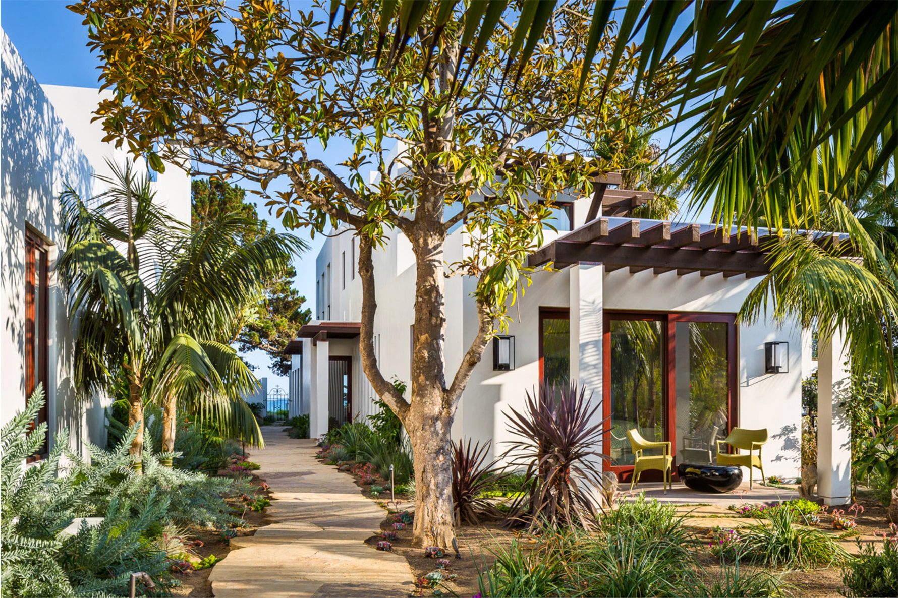 Coastal-Beach-Residence-Modern-Contemporary-Mediterranean-Trellis-Landscaping