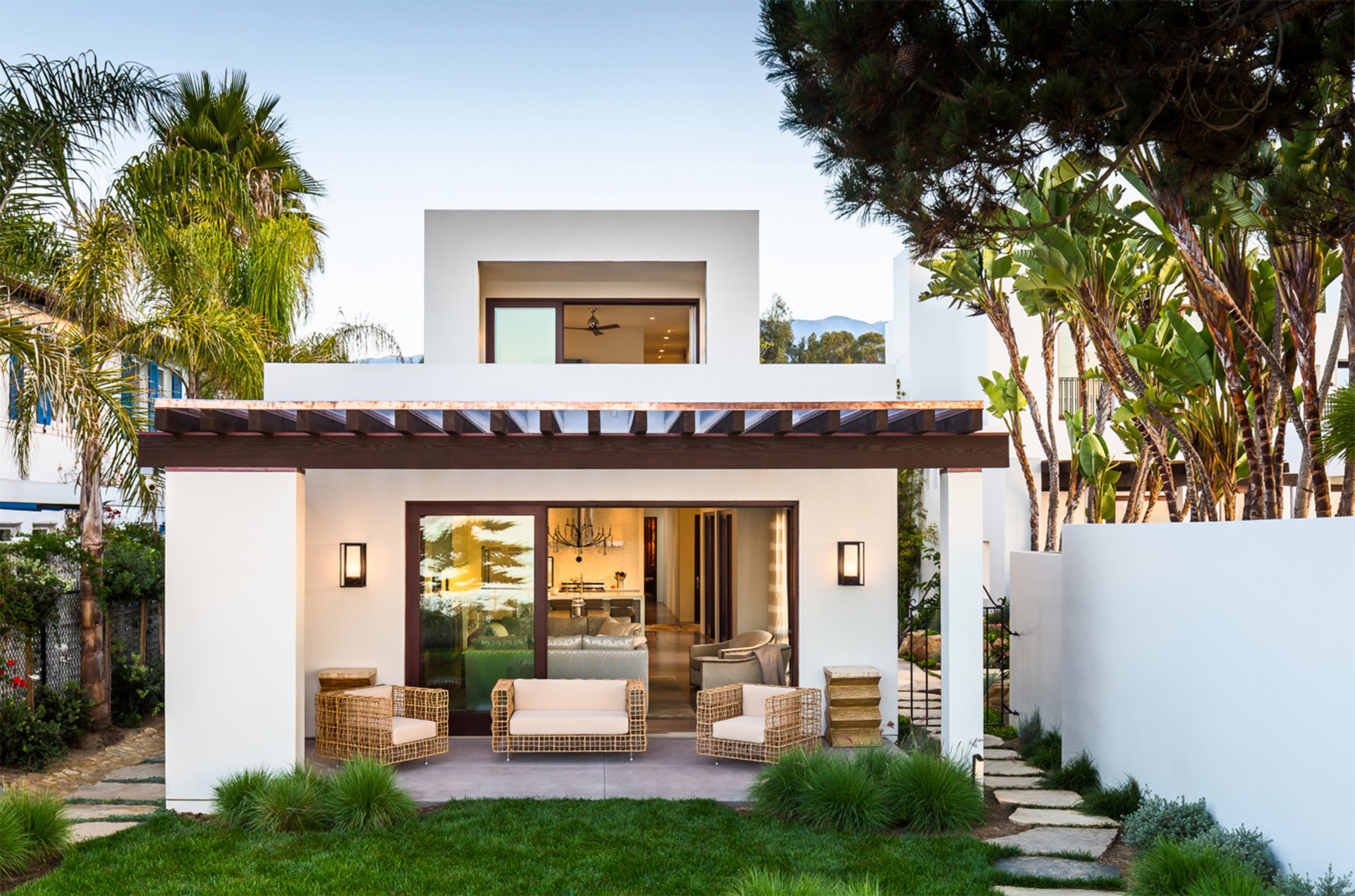 Coastal-Beach-Residence-Modern-Contemporary-Mediterranean-Exterior-Trellis