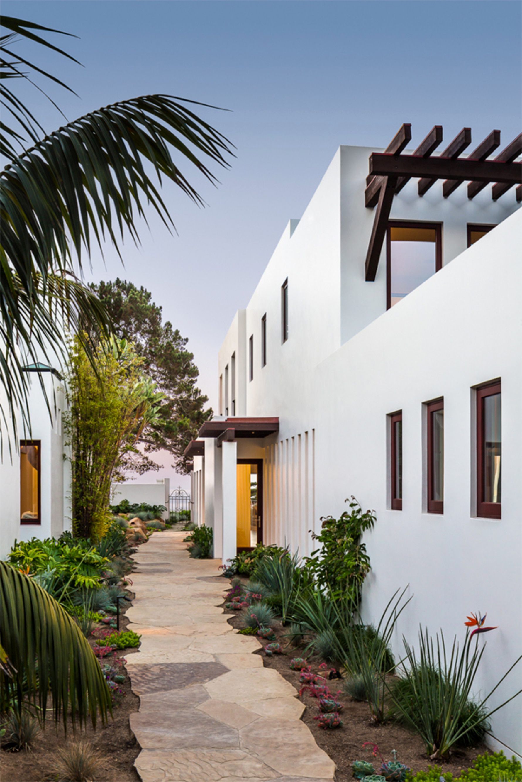 Coastal-Beach-Residence-Modern-Contemporary-Mediterranean-Exterior-Plaster-Stucco-Trellis