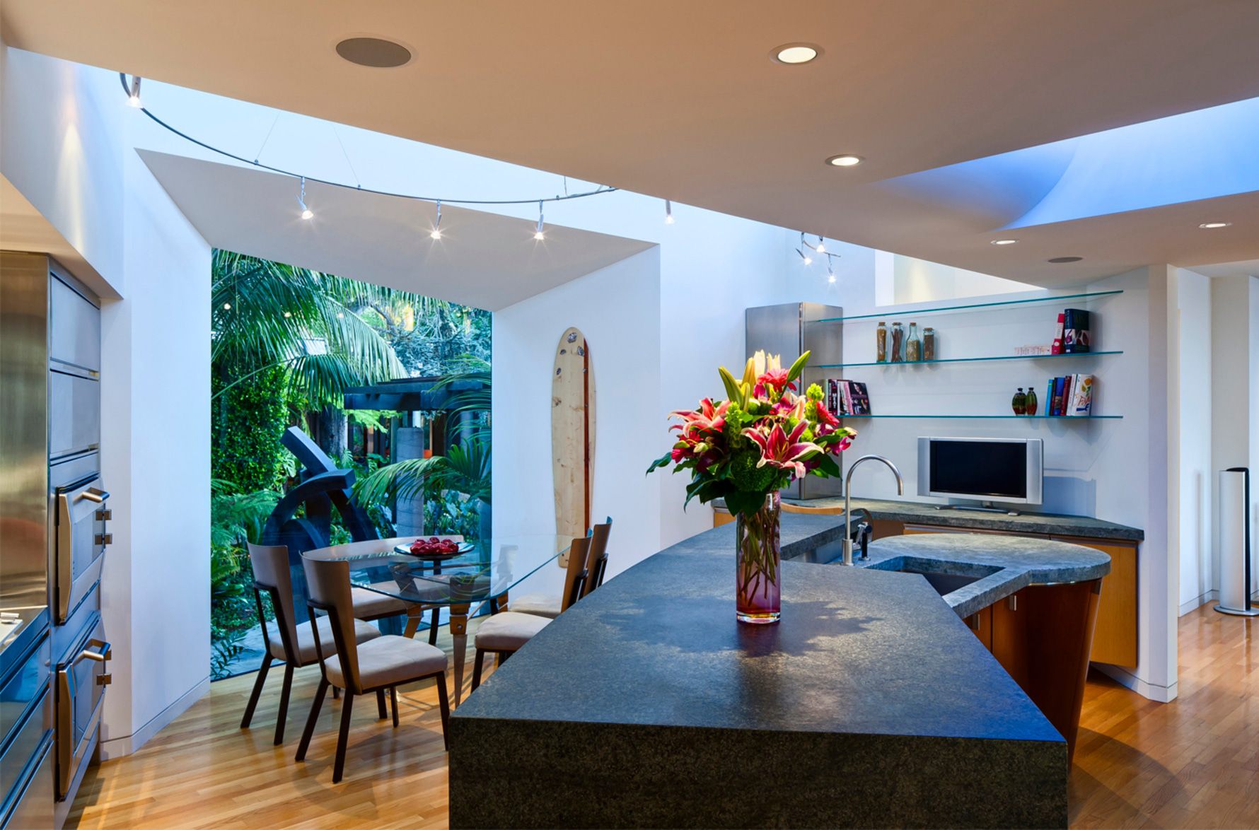 Handtmann-Residence-Bay-Window-Kitchen-island