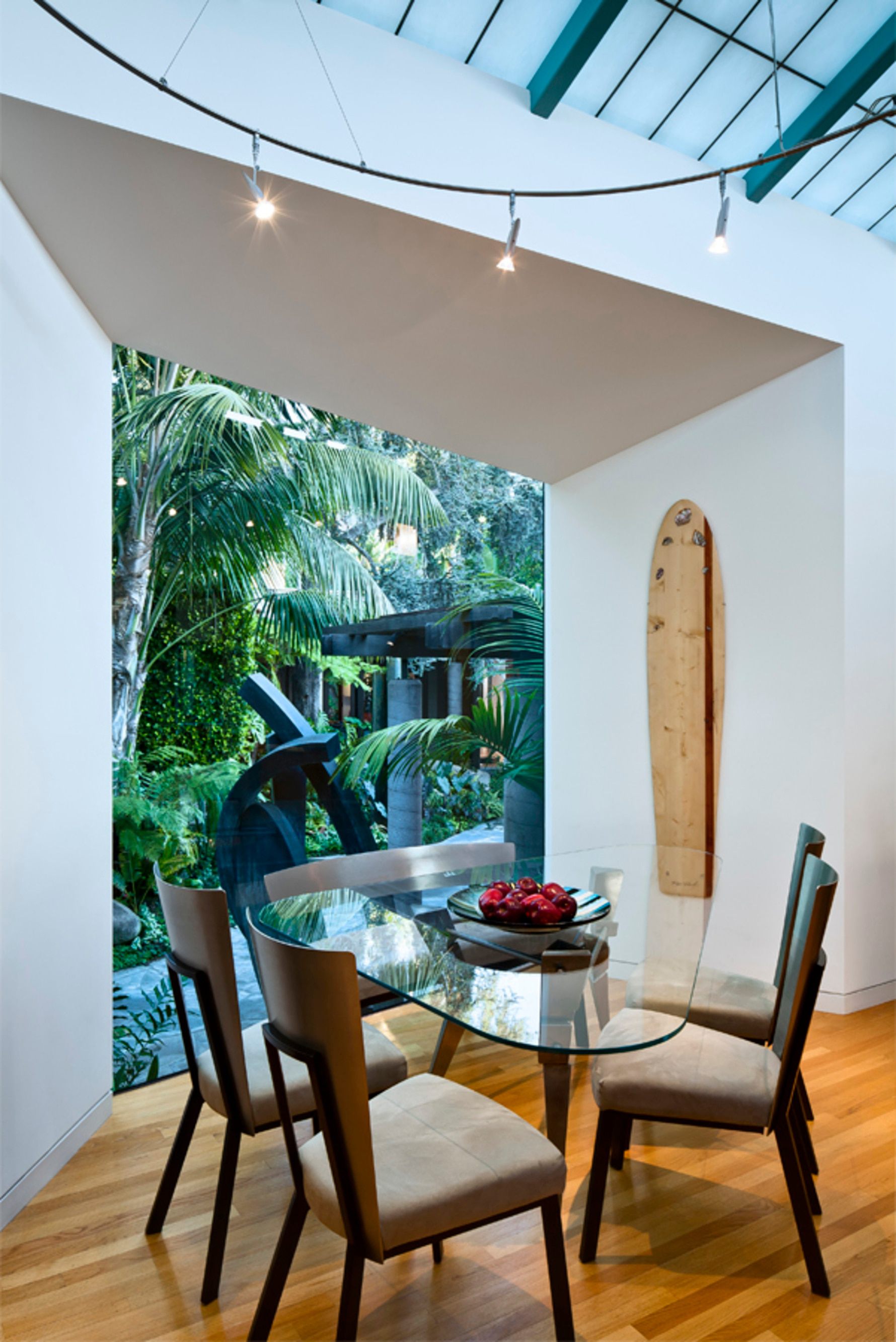 Handtmann-Residence-Bay-Window-Breakfast-Nook