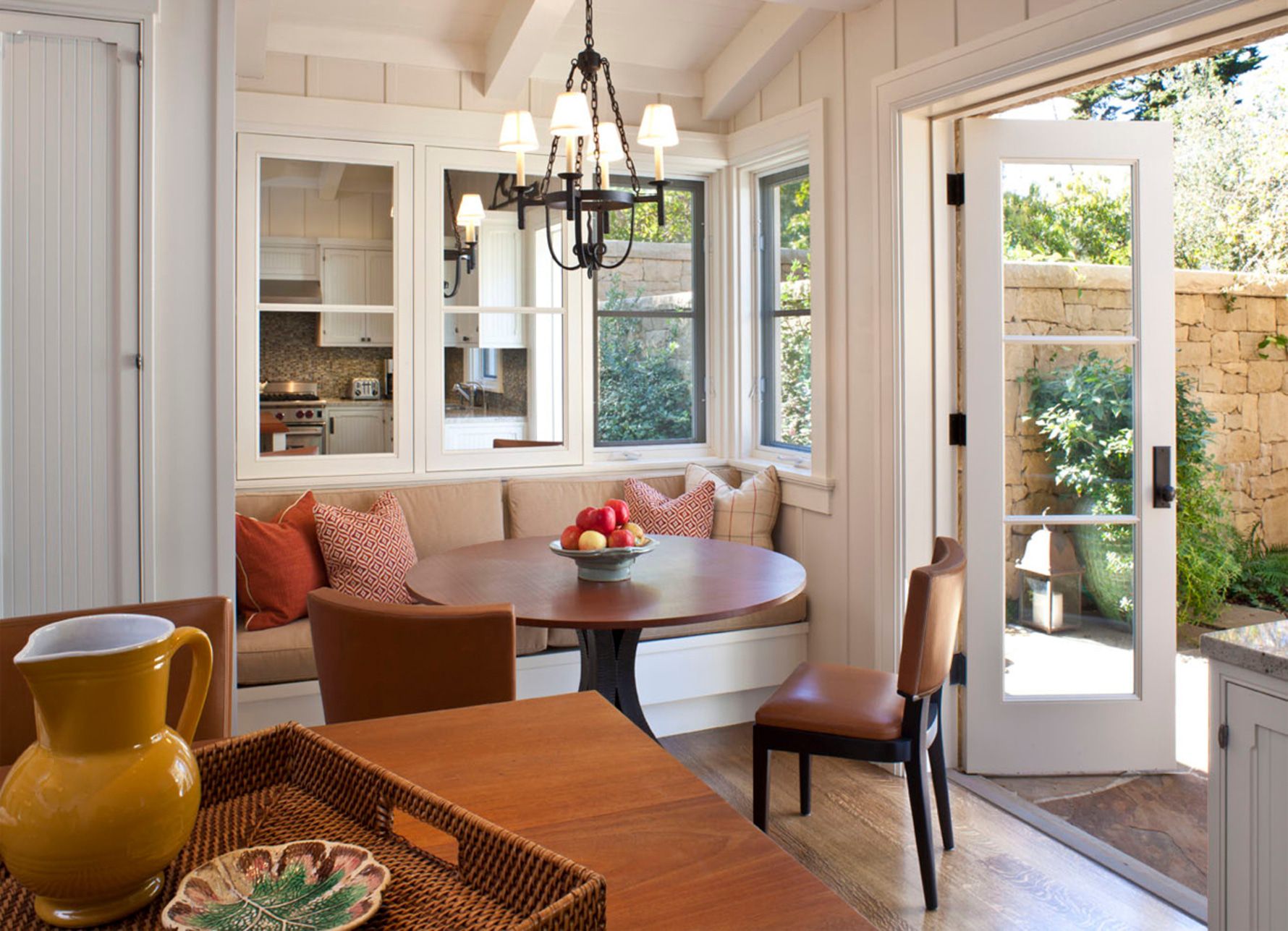 Santa-Barbara-Beach-Guest-House-Studio-Breakfast-Nook