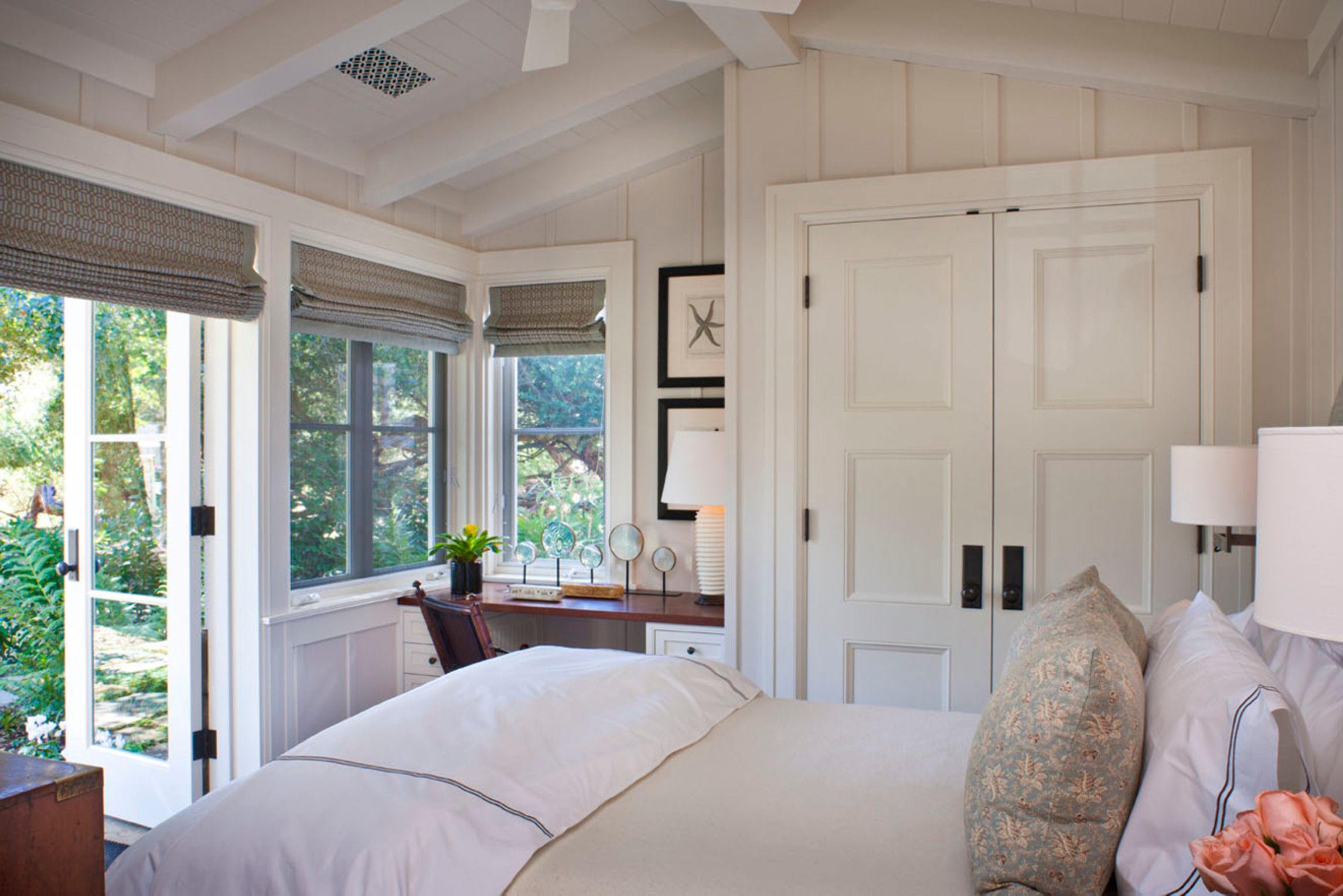 Santa-Barbara-Beach-Guest-House-Studio-Bedroom-Desk