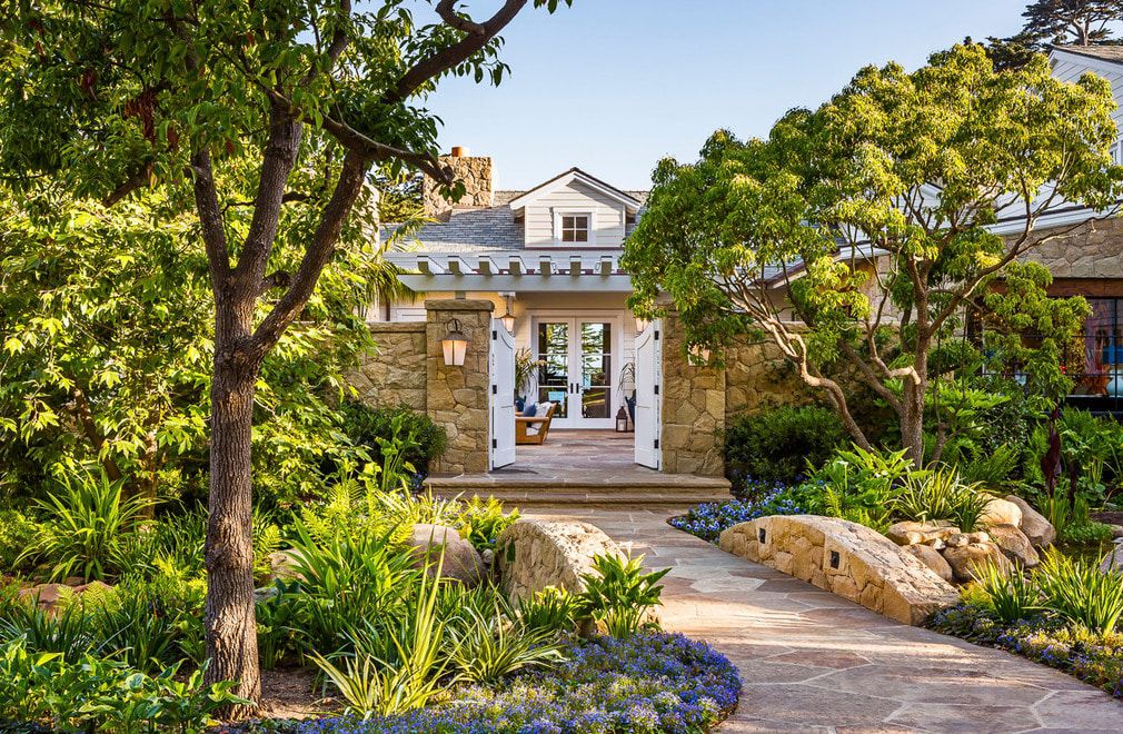 Santa-Barbara-Beach-Residence-Entry--Stone-Walls