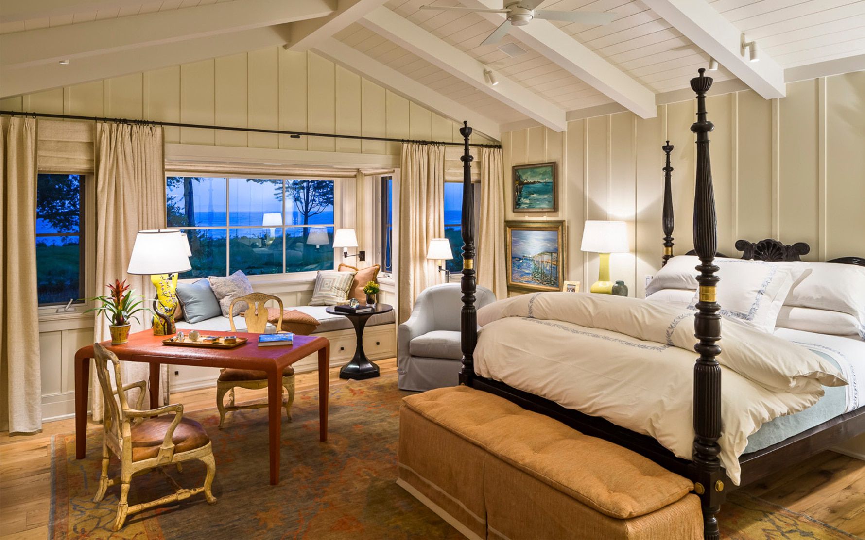 Santa-Barbara-Beach-Residence-Bedroom-Window-seat