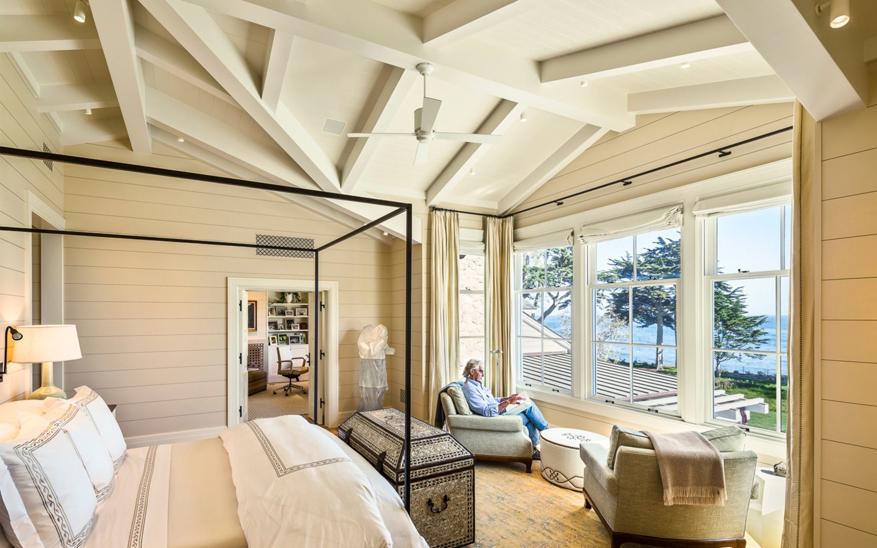 Santa-Barbara-Beach-Residence-Bedroom-Bay-Window
