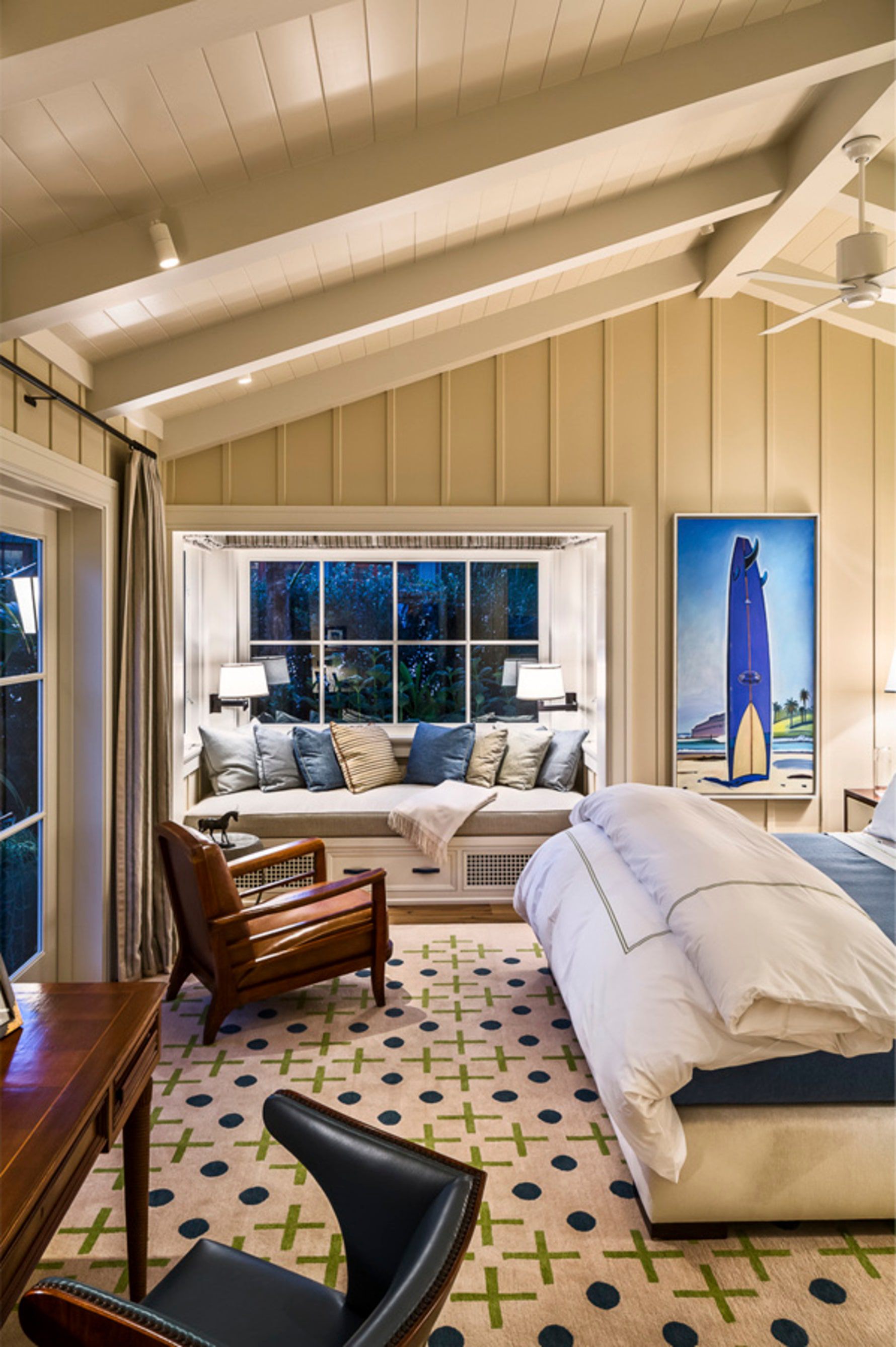 Santa-Barbara-Beach-Residence-Window-seat-Bedroom