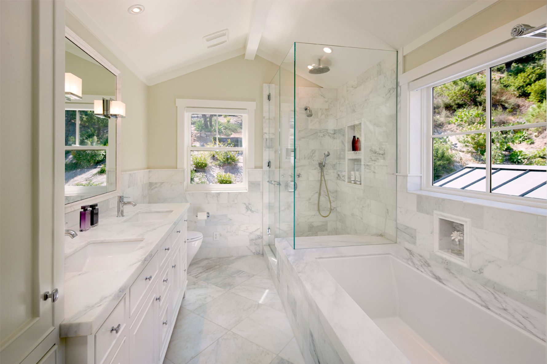 East-Mountain-Residence-Bathroom-Marble